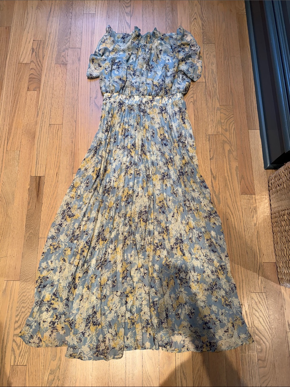 MELLODAY Blue and Yellow Floral Pleated Maxi Dress - M